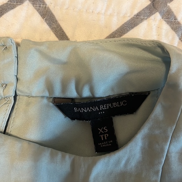 Banana Republic sleeveless blouse - sea foam green - Picture 2 of 3